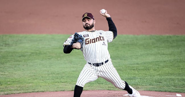 Lotte Giants' Gamboa Fails in Target Start, Allows 8 Runs